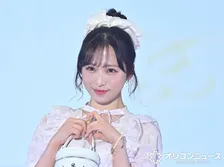 AKB48・小栗有以、“圧倒的かわいい”天使ビジュアル　愛きょう満点ランウェイ