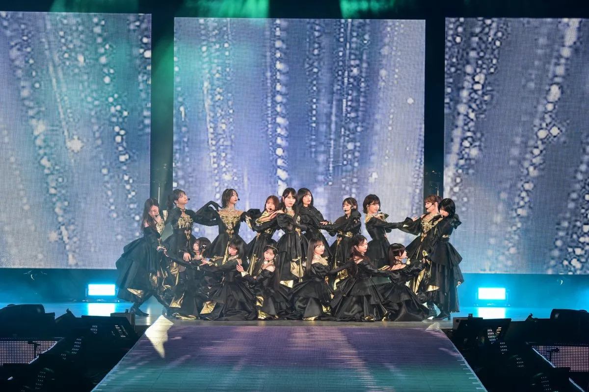乃木坂46、『ガルアワ』アーティストステージでトップバッター　エレガントな肩出し衣装で3曲披露