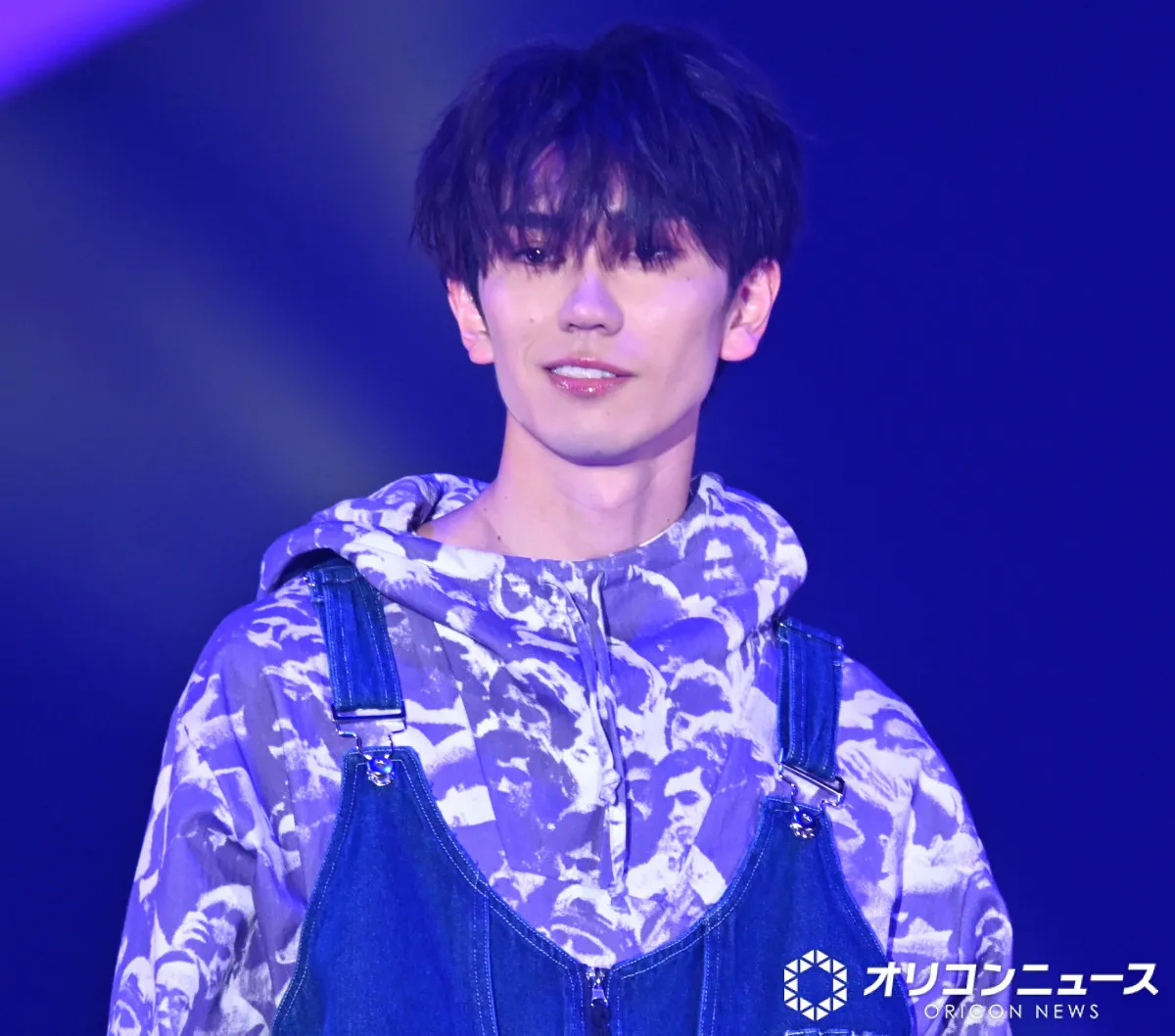 樋口幸平、個性派スタイルを着こなす　長身活かした存在感放つ