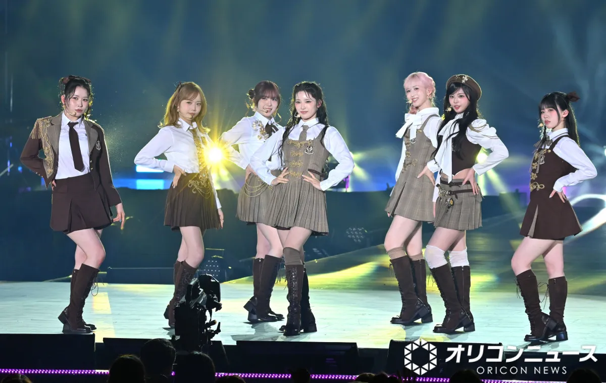 ME:I、レトロ風な制服姿でパフォーマンス　前向きなメッセージ届ける【セットリスト掲載】