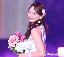 森香澄、花咲く華やかスタイルで魅了　“あざとくない”笑顔に視線集中