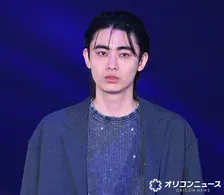 豊田裕大、カリスマ感あふれるランウェイ　色気たっぷりな表情に大歓声