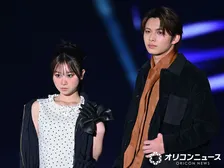 『今日好き』“はるねね”今井暖大＆時田音々、リンクコーデで魅せる“シンクロランウェイ”　クールな表情で存在感