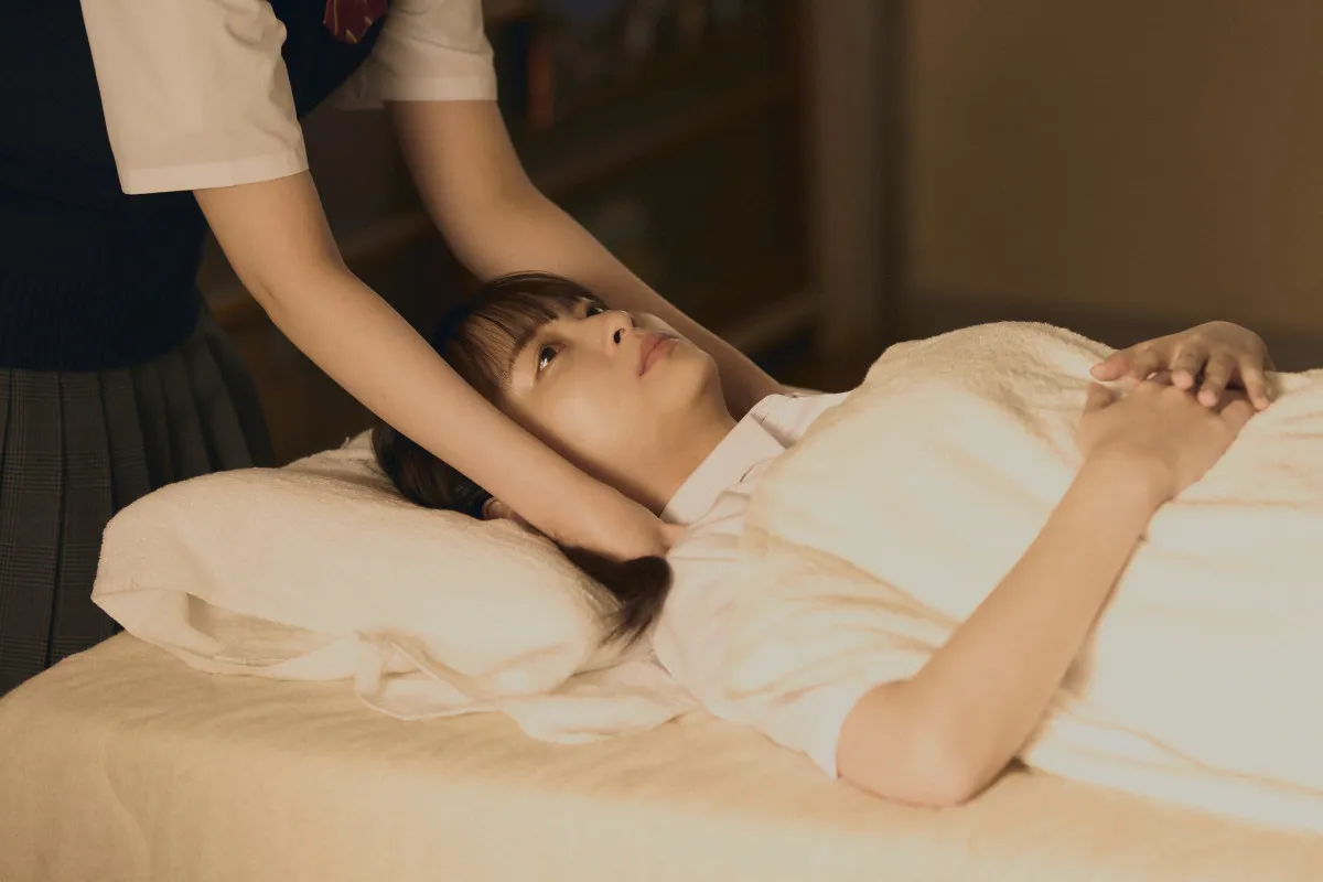 女子高校生が“信者ビジネス”にどっぷりハマる…　影山優佳“塔子”、先輩への恋巡り心揺れる　『るなしい』第3話【ネタバレあり】