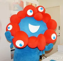 ミャクミャク、閉幕から半年経っても人気衰えず　都内の写真集イベントに広島、静岡から…　涙浮かべる人も　出待ちも続出、ひと目見て「きゃー」