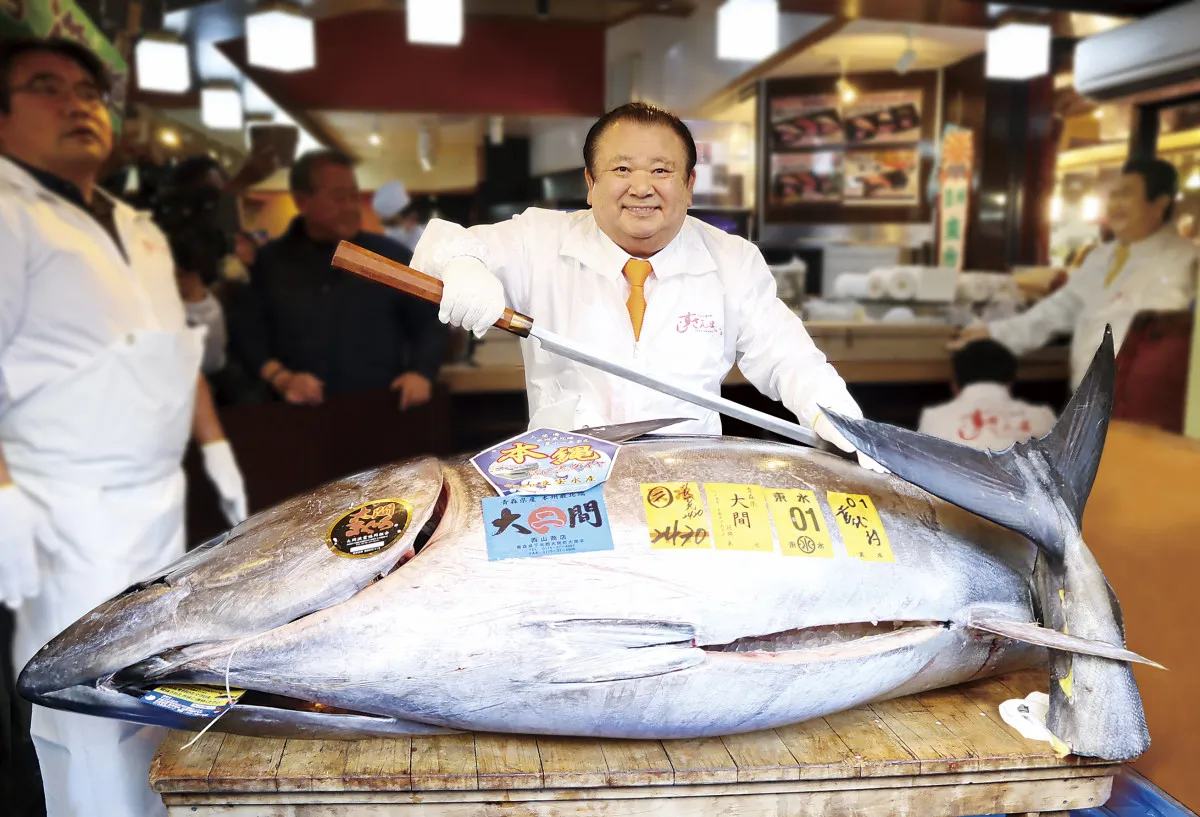 初競り5億円マグロ、ギネス世界記録に認定　「すしざんまい」社長に認定証授与