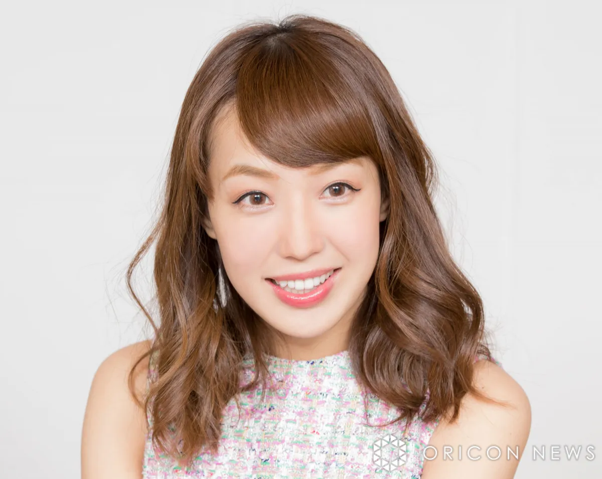 川崎希、生後9ヶ月の第3子次女“顔出し”ショット披露「3人の中で1番大きめ」