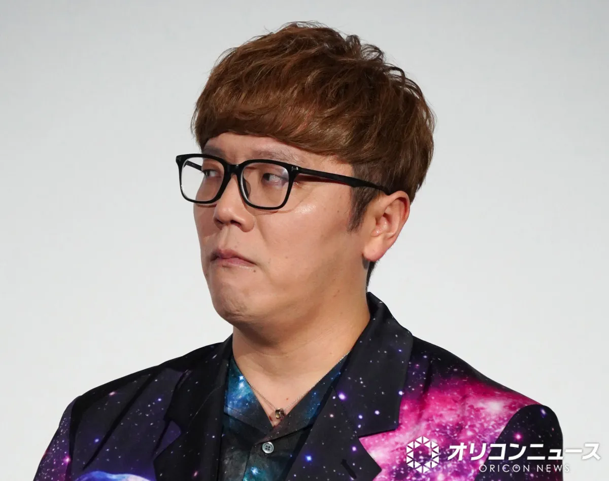 HIKAKIN、YouTube成功のきっかけは“マリオ”「運命」　“ギャラクシー”な特注衣装で登壇