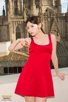 桃月なしこ、2nd写真集発売目前にヤンマガ表紙飾る“なしこ祭り”「開放的な空気の元、ありのままの桃月なしこを1冊に収められた