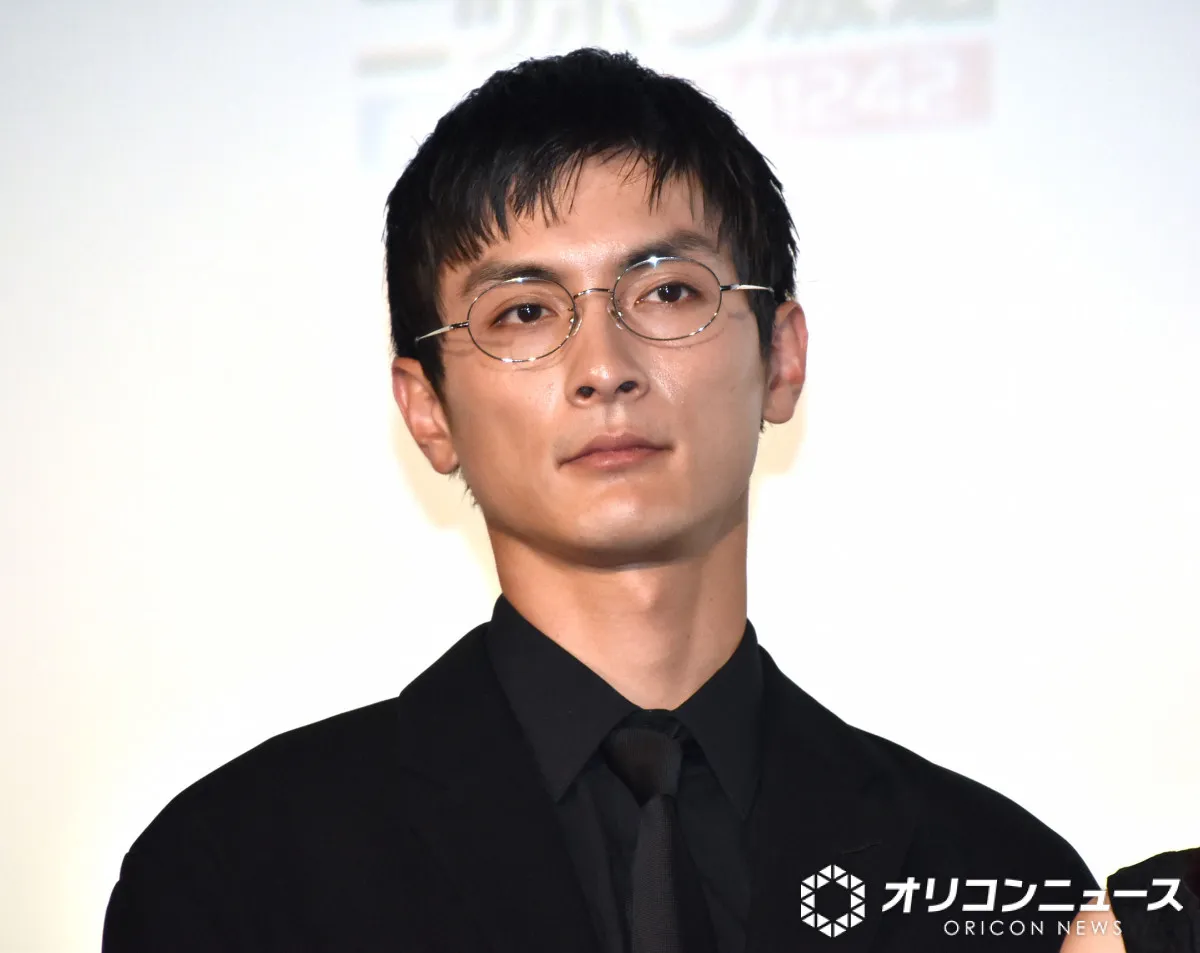 高良健吾、久々の近影に反響　上地雄輔と“しっぽり飲み”「お互い親になったのね〜」「笑顔が素敵」「イケメン」