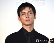 高良健吾、久々の近影に反響　上地雄輔と“しっぽり飲み”「お互い親になったのね〜」「笑顔が素敵」「イケメン」