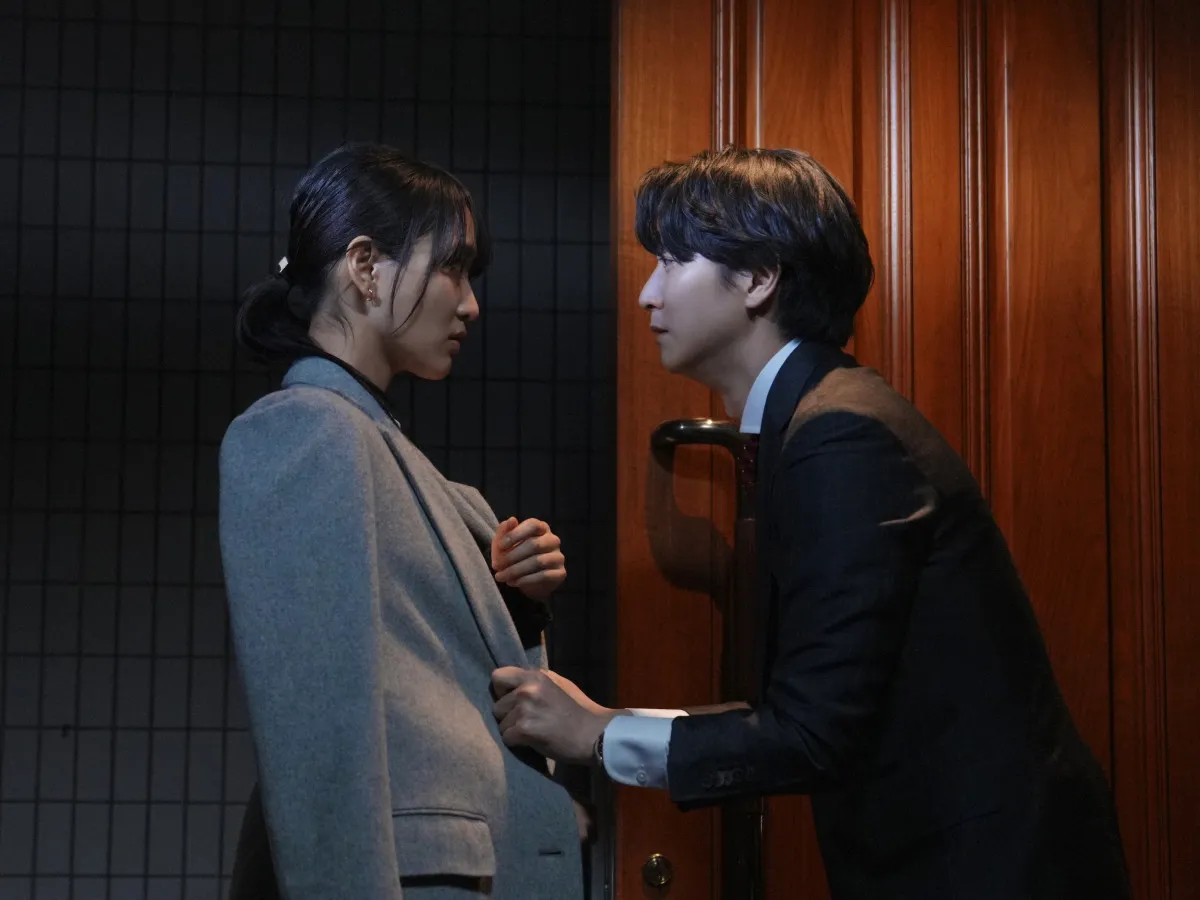 夫が不倫相手と子どもも住む自宅で帰宅後すぐに口づけ…　「闇が深すぎる。。そして気持ち悪い。。。」「普通にクズ過ぎて」SNS反響　『水曜日、私の夫に抱かれてください』第4話【ネタバレあり】