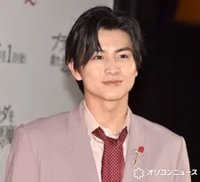 超特急・柏木悠、“ハル”らしい装いで華やかに「ピンクパープルという色をねじ込ませていただきました」