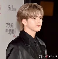 MAZZEL・RAN、注目は胸元の赤いワンポイント「黒でまとめていますけど」