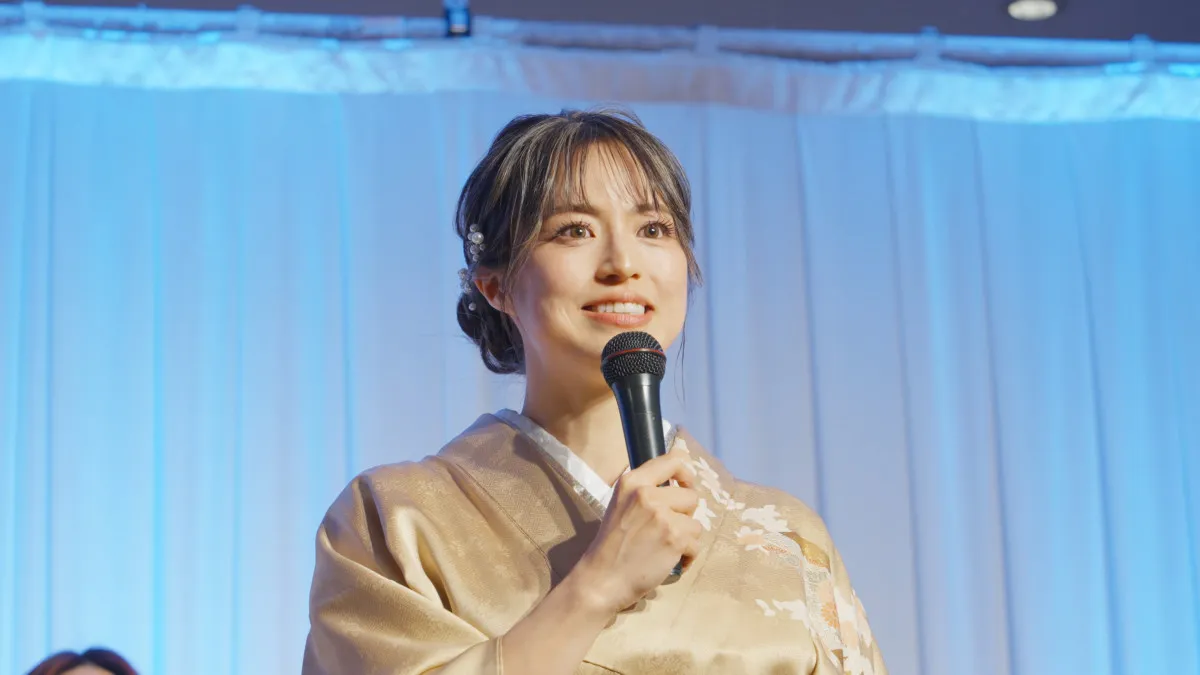 “美尻ブーム”火付け役トレーナー・岡部友氏のジムが10周年　シェネル＆ゆりやんが祝福