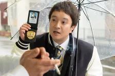 タイムリープした濱田岳“モブさん”、新人離れした行動で少しずつ歴史が変わり始め…　24日放送『刑事、ふりだしに戻る』第2話【あらすじ】