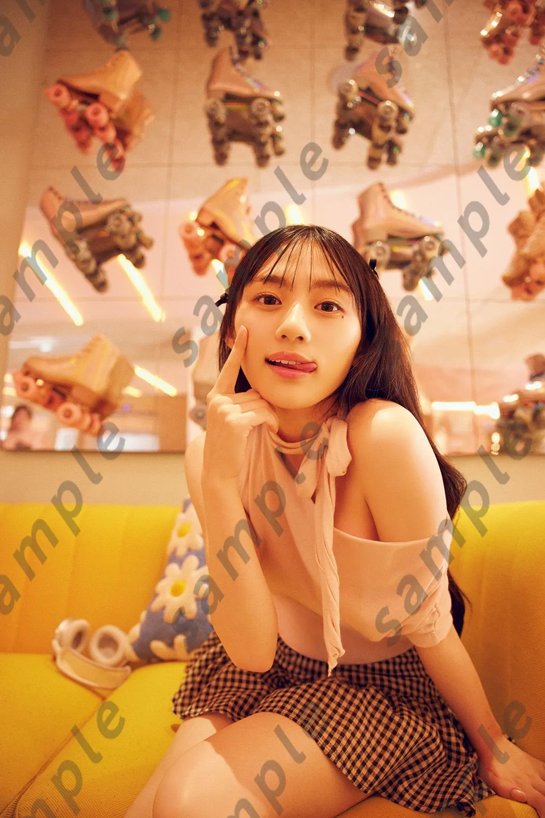 乃木坂46川崎桜1st写真集、幻の未収録カット公開　イベント会場限定ポストカード