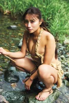 人気ダンサー・神山みれい、ターザン風グラビアでワイルドに躍動　「バーレスク総選挙2024」GP受賞