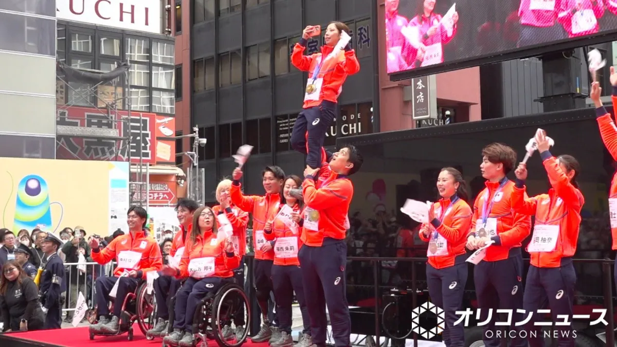 りくりゅう、日本橋の街でリフトを披露　フィギュアスケートペアの認知度向上に「入口になったらいいなと思って」