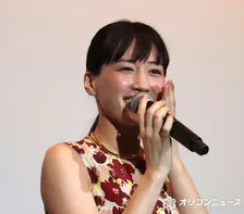 綾瀬はるか、台所で号泣　読んで「こんなに泣ける話なの!?」