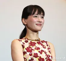 綾瀬はるか、共演者からサプライズメッセージ　海外留学中の”娘”に「お大きくなられてましたね」