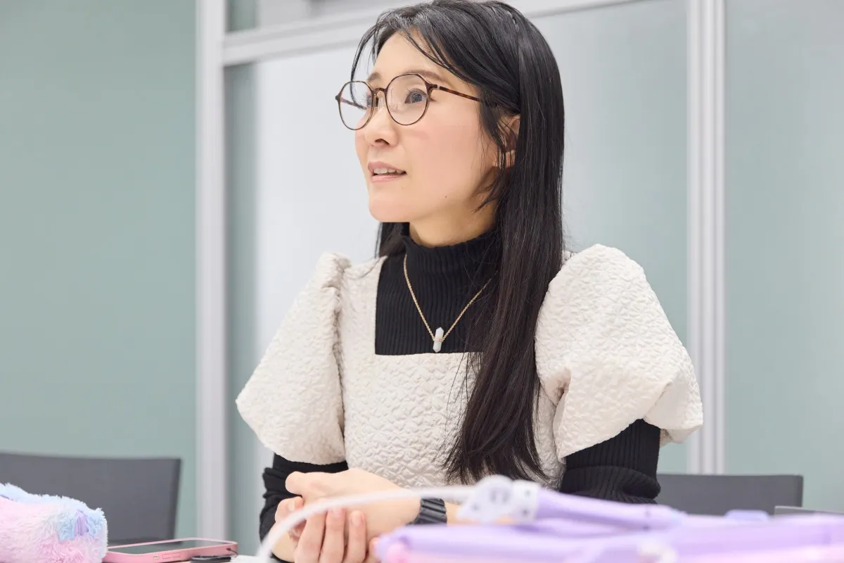 「教えられない」もどかしさが出発点　ママ社員が挑んだ、親子を笑顔にする“遊ぶ文字学習”