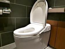 「トイレ我慢」は危険？ 研修や会議…新入社員や新生活は要注意、内科医が教える“裏技”も