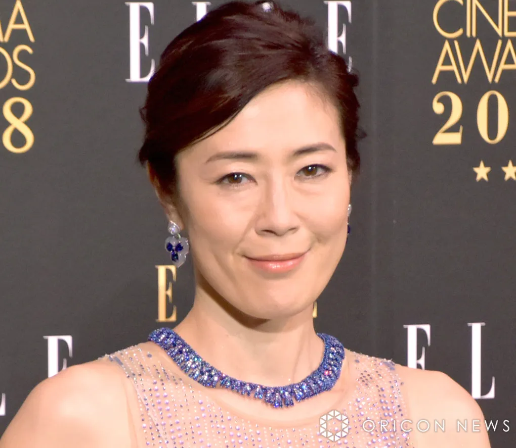 寺島しのぶ、フランス人の夫と19回目の結婚記念日を祝って乾杯　“顔出し”2ショット披露に反響「仲良しご夫婦!!」「素敵な笑顔」