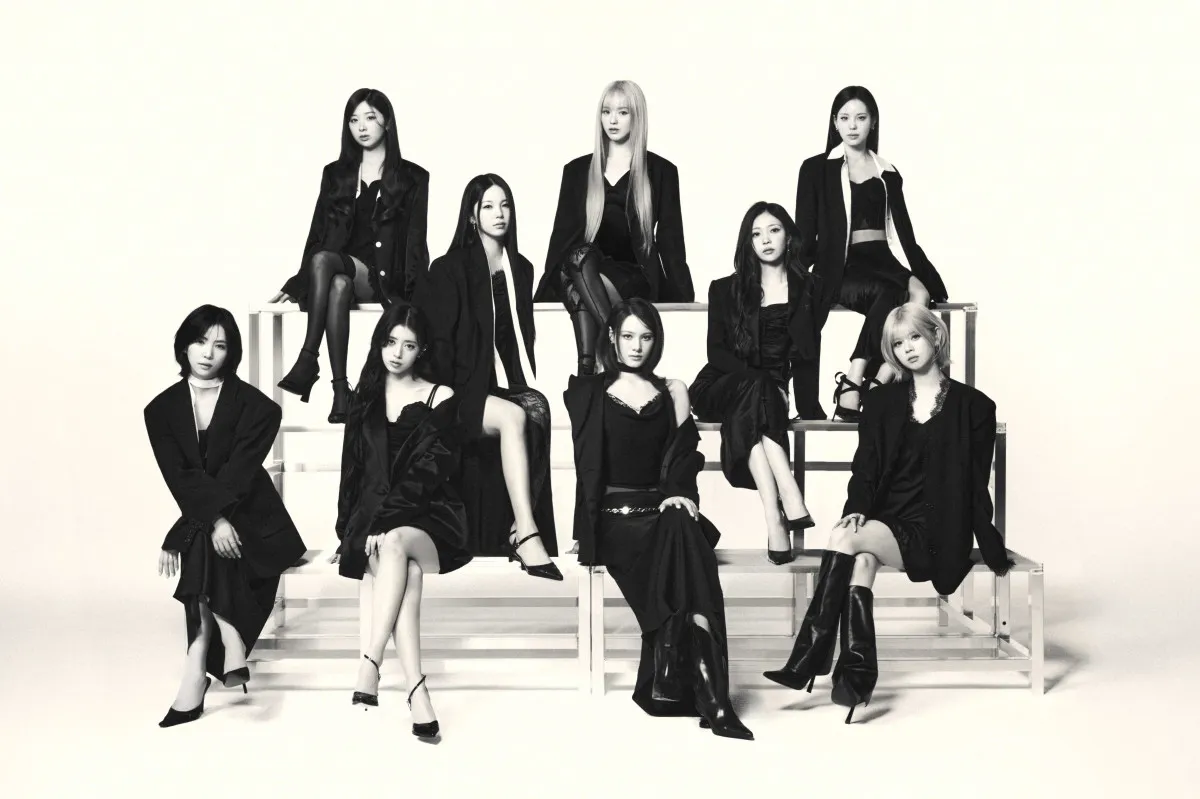 NiziU、初ベスト『Portfolio』リリース決定　豪華特典付き各形態の内容公開　最新ビジュアルも