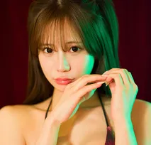 難波のあざとカワイイBUZZ美女・和田海佑、小悪魔的な可愛さと抜群のプロポーションを収録したデジタル写真集