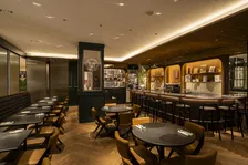 世界的シェフの新業態、うめだ阪急に誕生…“アラン・デュカスの世界観を体現するサロン”　ショコラ＆ビスケットの販売も