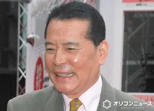 千昌夫、ブロンドヘアの妻との“顔出し”夫婦2ショット披露「#感謝」　反響続々「ラブラブ 最高ですね」「素敵な、奥様!!」