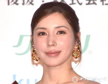 「すごっ！」仲里依紗、“ド派手メイク”の別人級ショットに反響「えー！可愛い！おめめパチパチ」「めっちゃギャル」「アゲ↑」