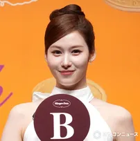 TWICE・SANA、“キュートすぎる”新CM名シーン生披露　お気に入りのクリスピーサンドのフレーバー明かす