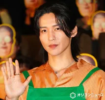 Snow Man目黒蓮、主演映画初日興収4億円超のロケットスタートで笑顔　高橋文哉とエプロン姿で登壇