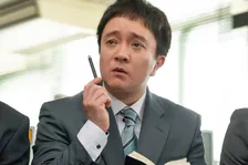 10年前にタイムリープの濱田岳“モブさん”、殺人事件の犯人を主張するも…　1日放送『刑事、ふりだしに戻る』第3話【あらすじ】