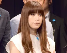 上原多香子、43歳の近影公開　浴衣姿、メガネ姿、踊る動画も紹介「弾けてるー」「相変わらずの美しさ！」