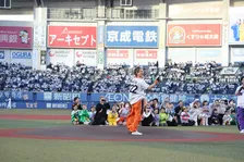 YouTuberアイドルグループ・リアルピース、「千葉ロッテ VS. 埼玉西武」でセレモニアルピッチ