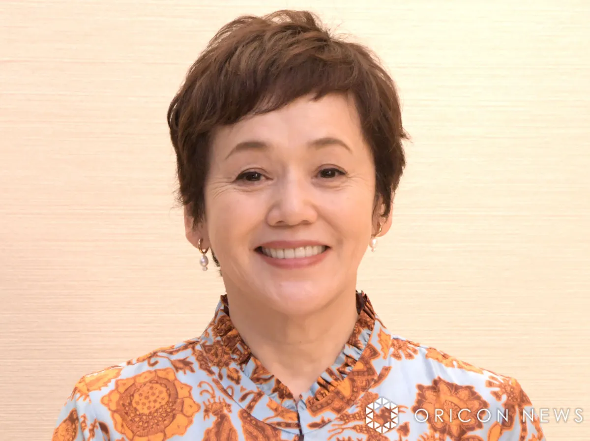 大竹しのぶ、自宅ベランダに咲いた色鮮やかなアザレアを披露「美しいですね」