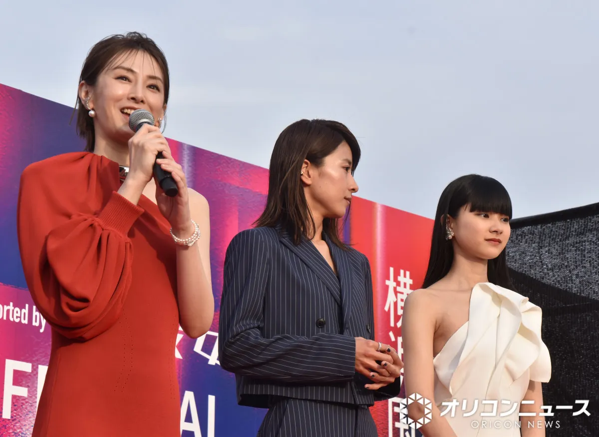 【横浜国際映画祭】黒島結菜＆山崎七海＆北川景子、レッドカーペットで華やかな美の共演