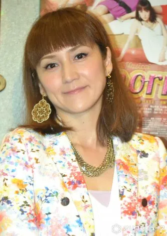 「懐かしすぎ！」50歳・鈴木蘭々、ウサ耳姿を公開で反響「今もやっぱりかわいい」「安室奈美恵さんいたら完璧」
