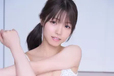スレンダー美ボディのAKB48・高橋彩音、重版決定の写真集『ひとり姉妹』からのショット公開