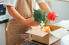 一人暮らし、共働き、子育てなど忙しい毎日に便利な食材宅配、首都圏の最新おすすめ1位は？