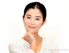 石田ひかり、愛犬の“術後”報告「抜糸までお花つけて過ごすことに」