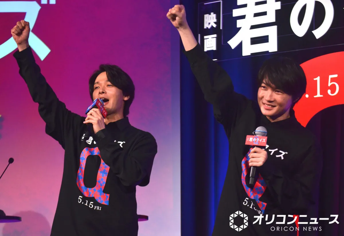 中村倫也＆神木隆之介、偶然の“双子”コーデに照れ笑い　クイズMCとしてイベント盛り上げ