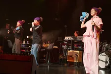 石川晟也（霜降り明星・せいや）、初の音楽ライブはヒコロヒー＆まいやん登場で盛り上がる　憧れの西田敏行さんのネクタイを締めてカバー曲も披露
