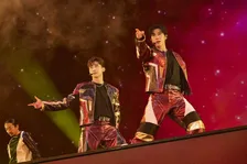 東方神起、20周年の集大成を日産スタジアムで刻む　ファンと作り上げた“RED OCEAN”【オフィシャルライブレポート】