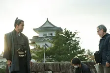 本木雅弘×菅田将暉、地下牢で火花　黒沢清監督「二人の演技合戦は見もの」　メイキング写真解禁