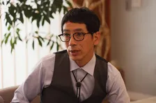 野間口徹、夏目漱石の研究で名高い大学教授役　『月夜行路』で“思わぬ人”と再会