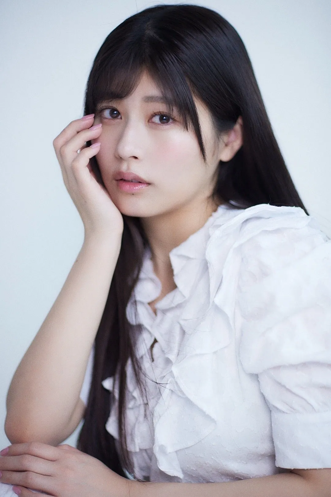 Hカップの元鉄工所勤務グラドル、姿が激変！ボブ髪に「有村架純さんや！」「女子アナ感でるね」